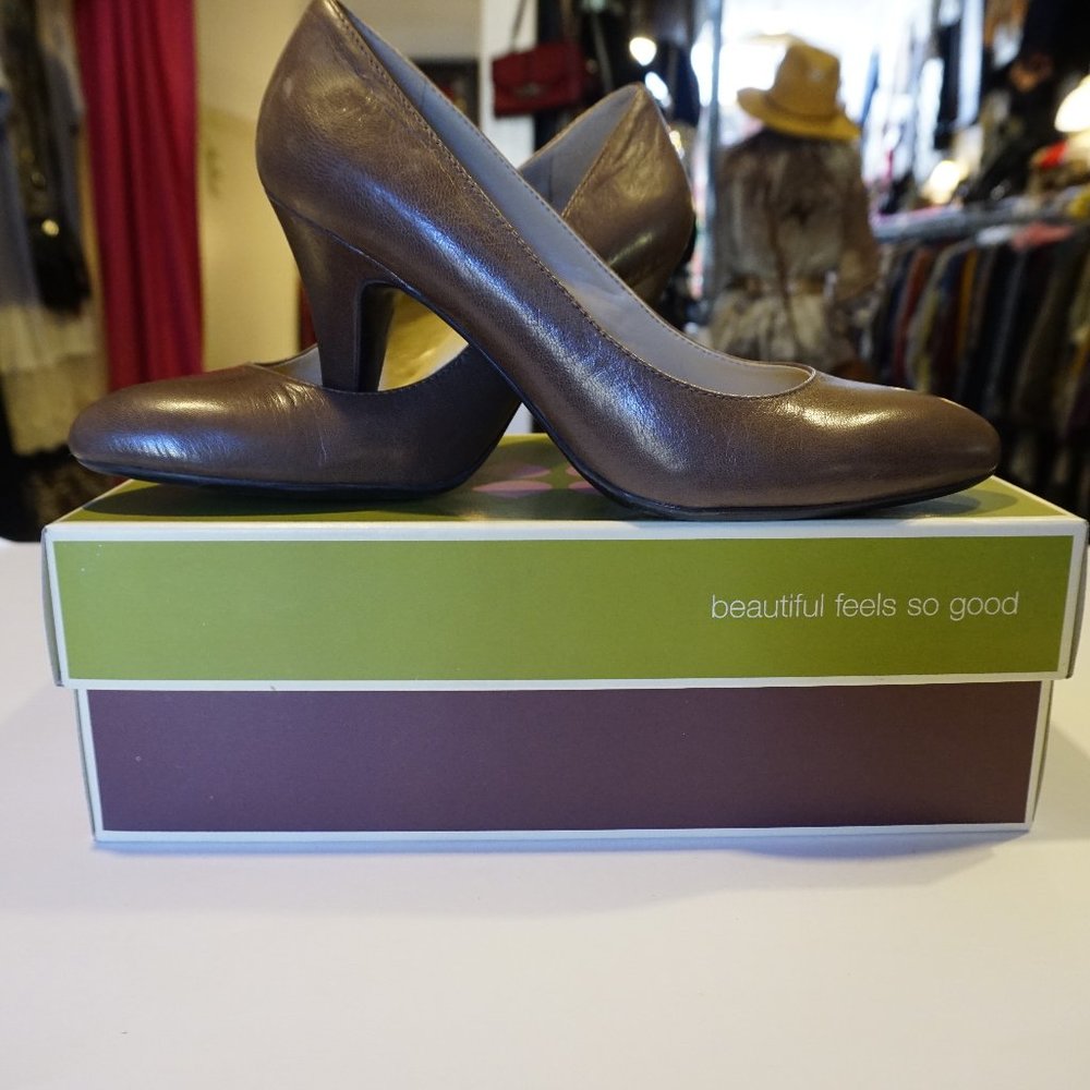 Naturalizer  N5 Comfort Taupe Shoes Size 7 1/2 W